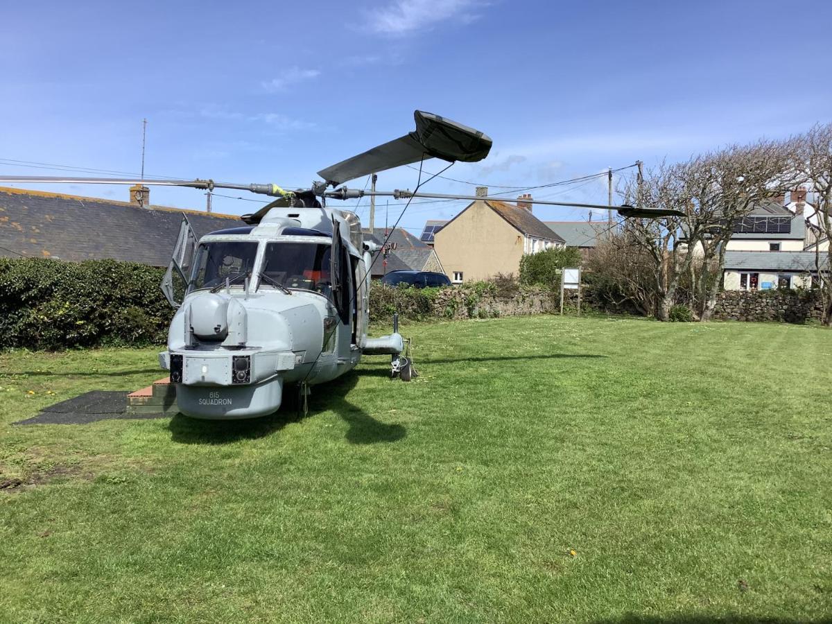 Haelarcher Farmhouse And Helicopter B&B Lizard Dış mekan fotoğraf